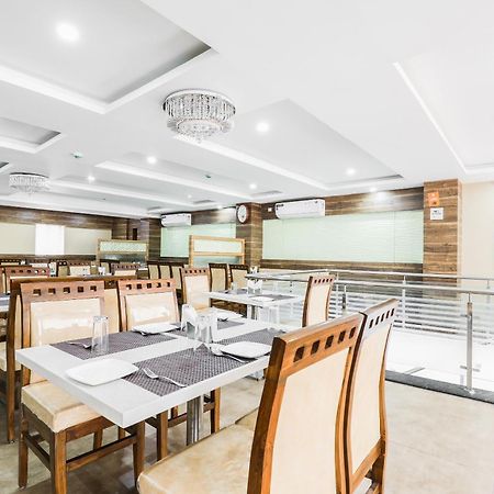 Hotel OYO 14244 Loya Legend Hyderabad Exterior foto