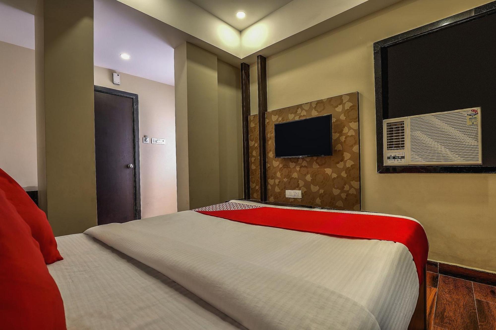 Hotel OYO 14244 Loya Legend Hyderabad Exterior foto