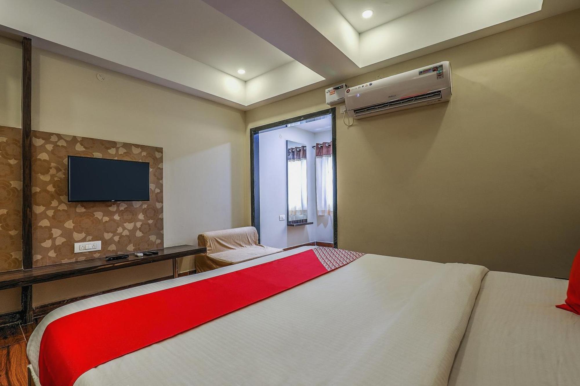 Hotel OYO 14244 Loya Legend Hyderabad Exterior foto