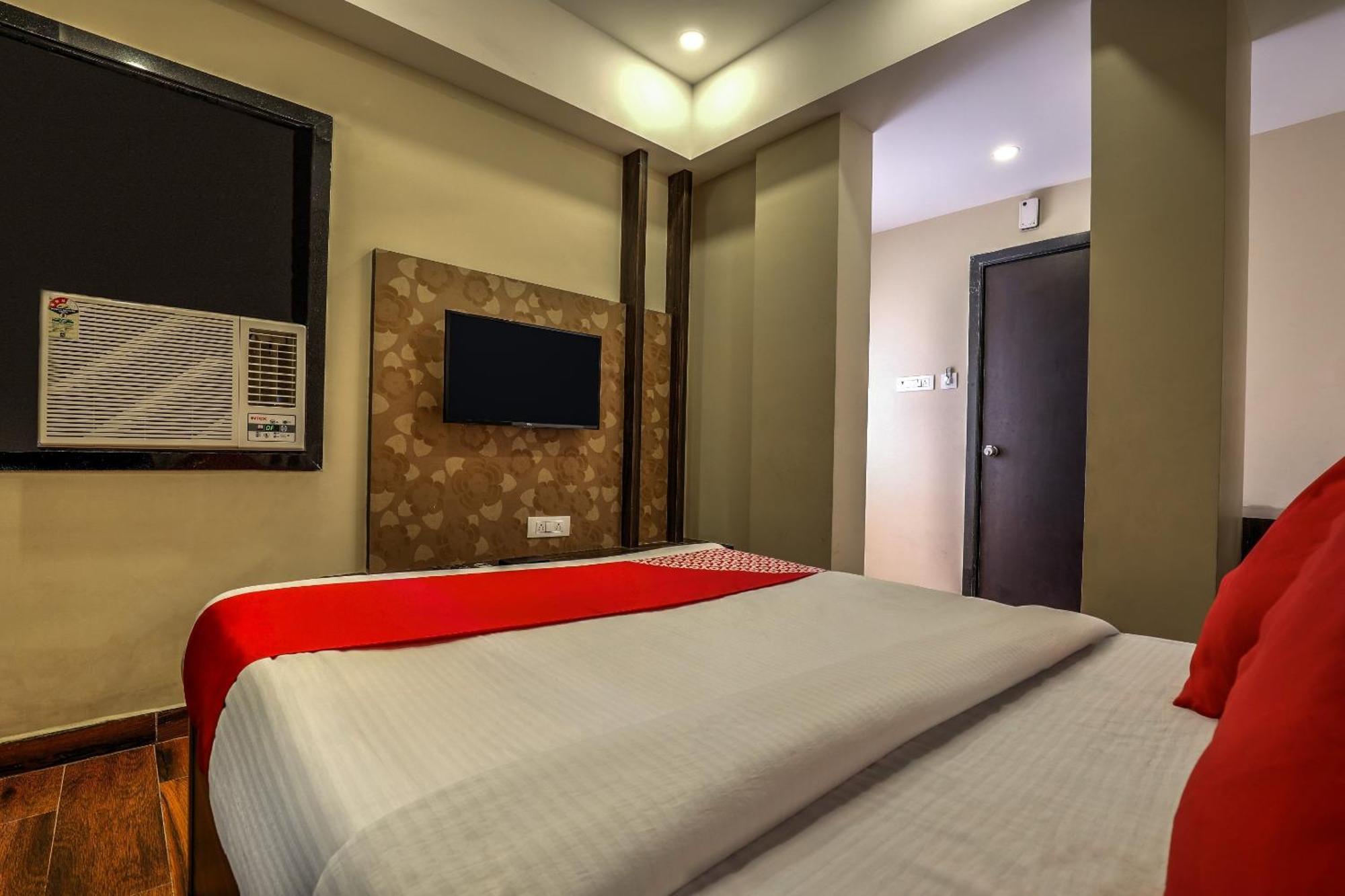 Hotel OYO 14244 Loya Legend Hyderabad Exterior foto